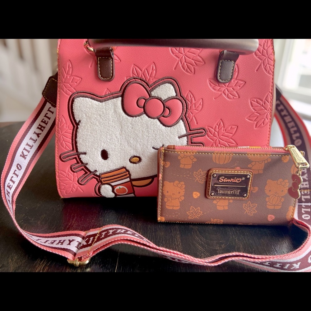 Loungefly Sanrio Hello Kitty Pumpkin Spice Latte
Wave Crossbody Bag